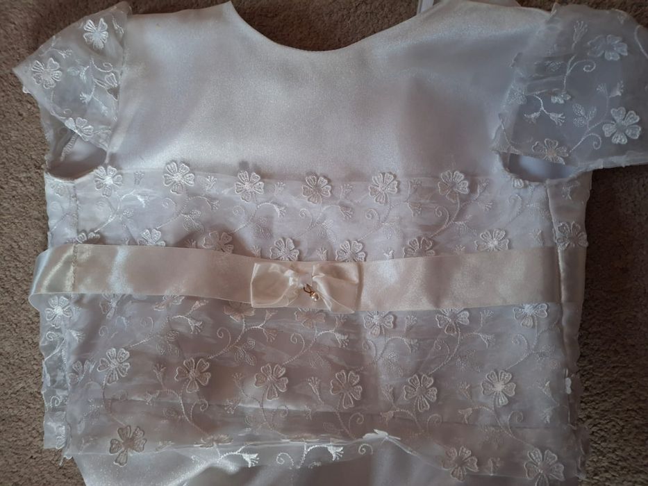 Biała sukienka dla dziewczynki