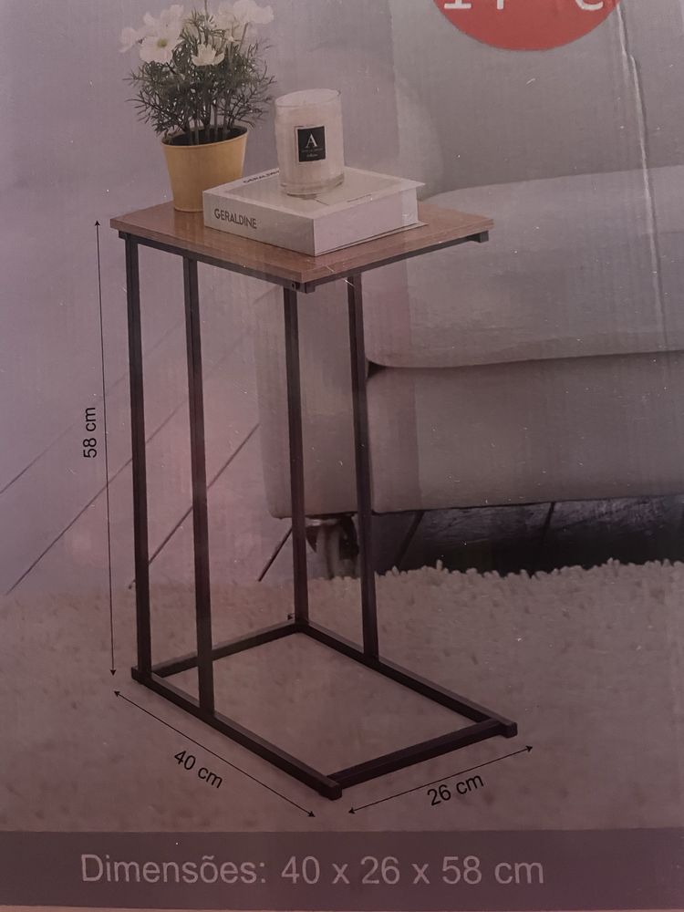Mesa de apoio com rodas