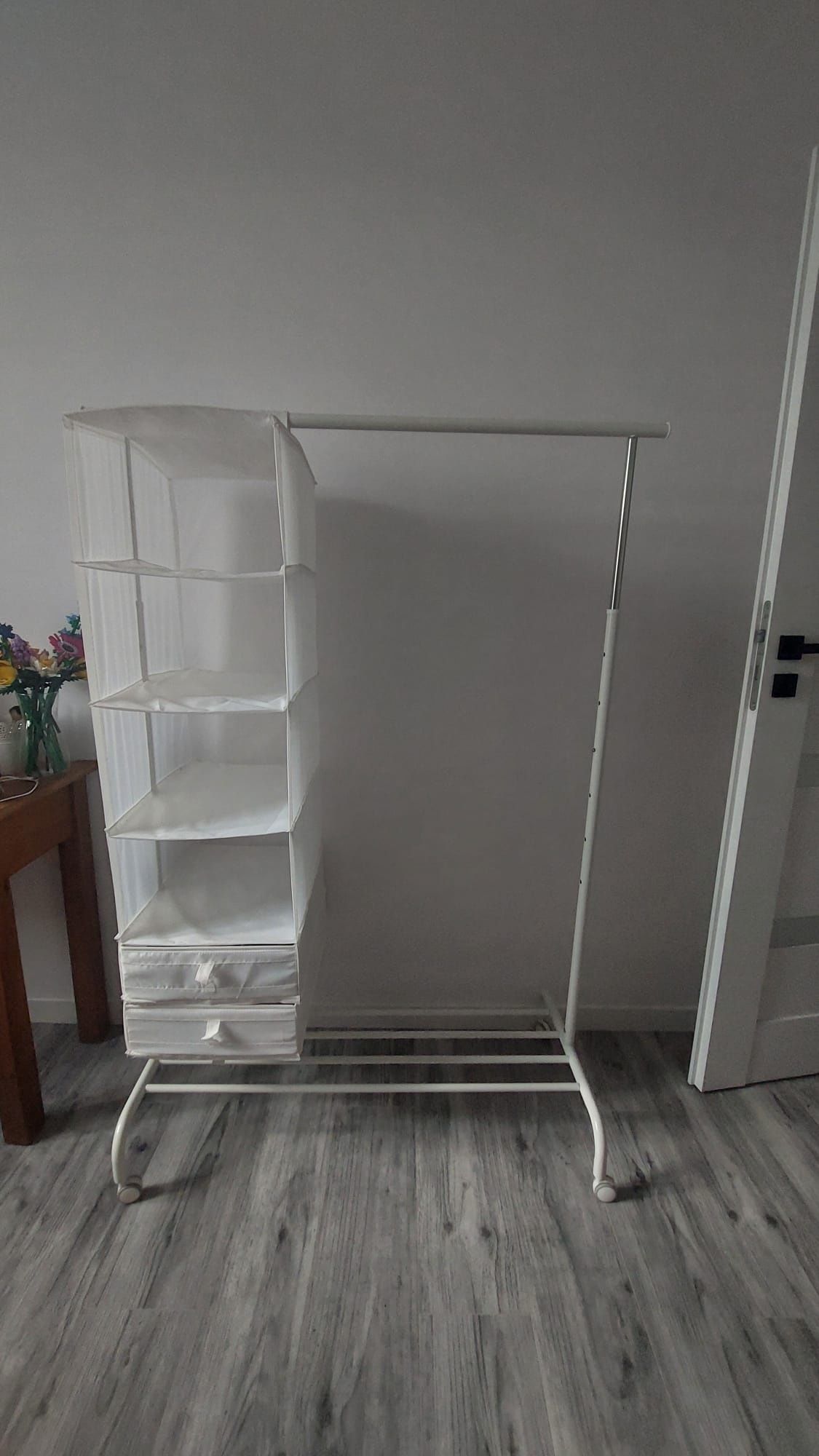 Stojak na Ubrania z organizerem