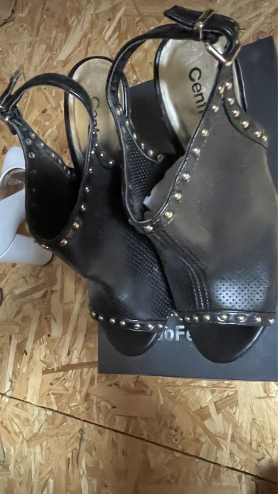 Buty  na obcasie/koturnie w śmiesznej cenie