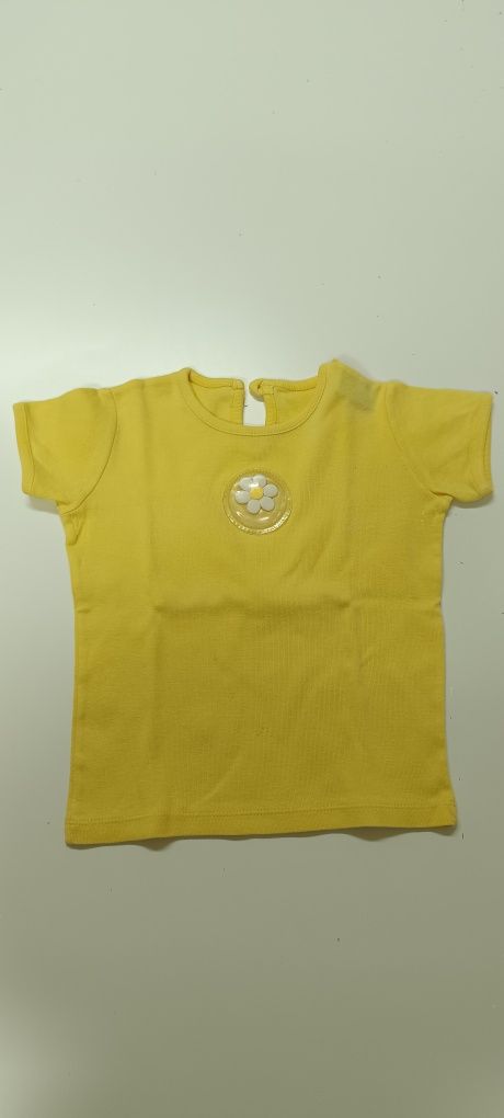T-shirt amarela para criança