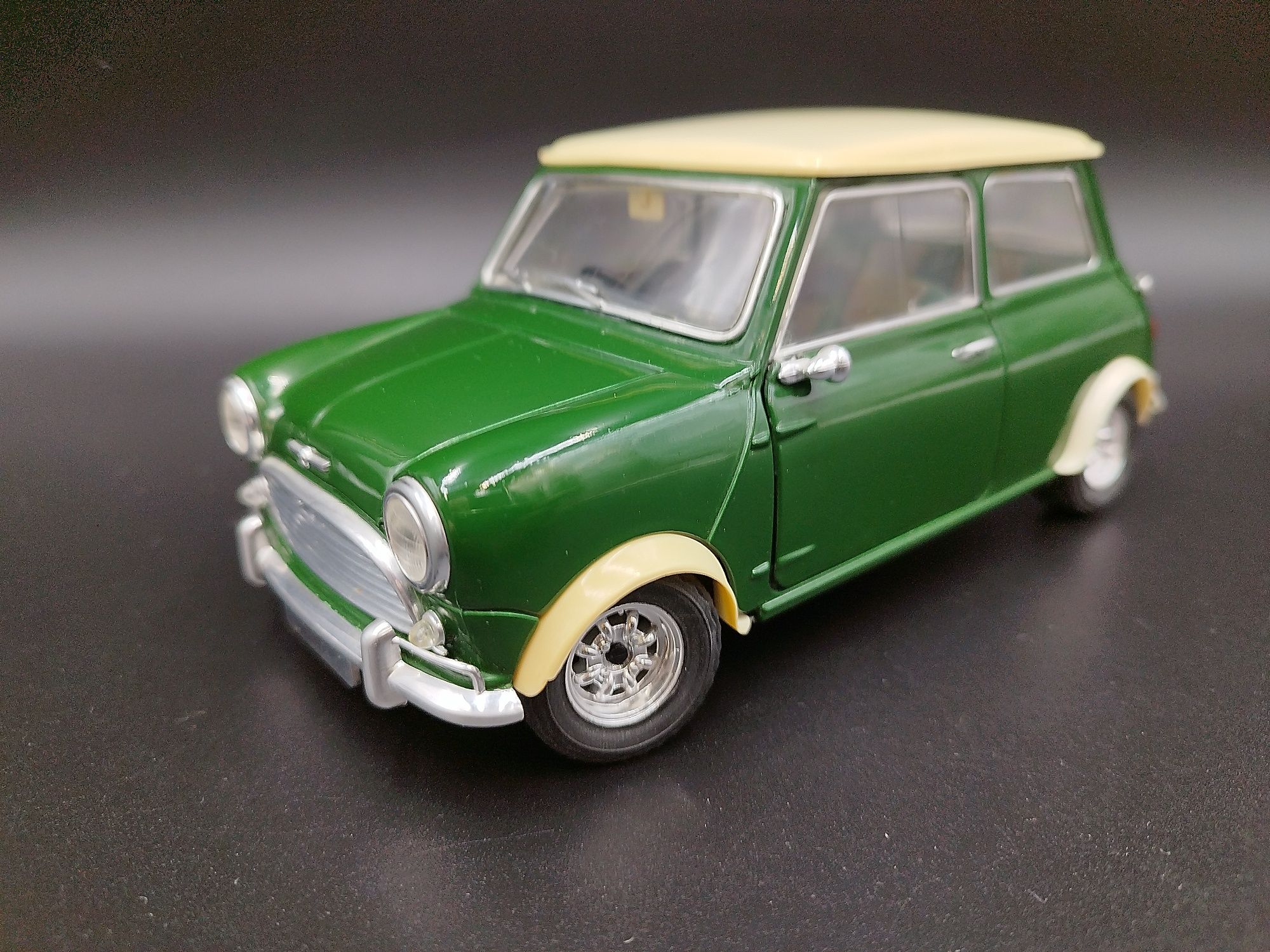 1:18 Solido Prestige Mini Cooper S 1964 model używany