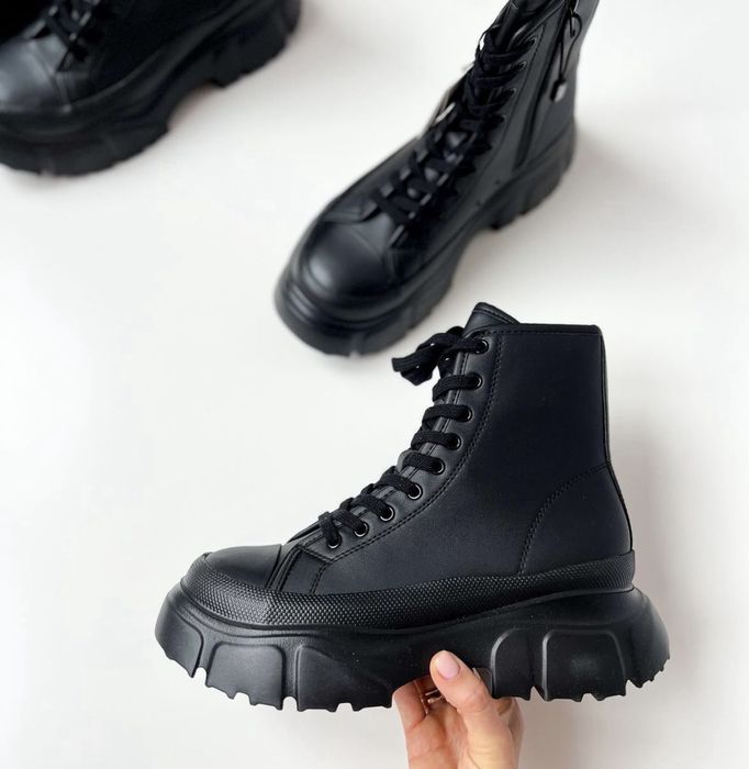 Кросівки Zara