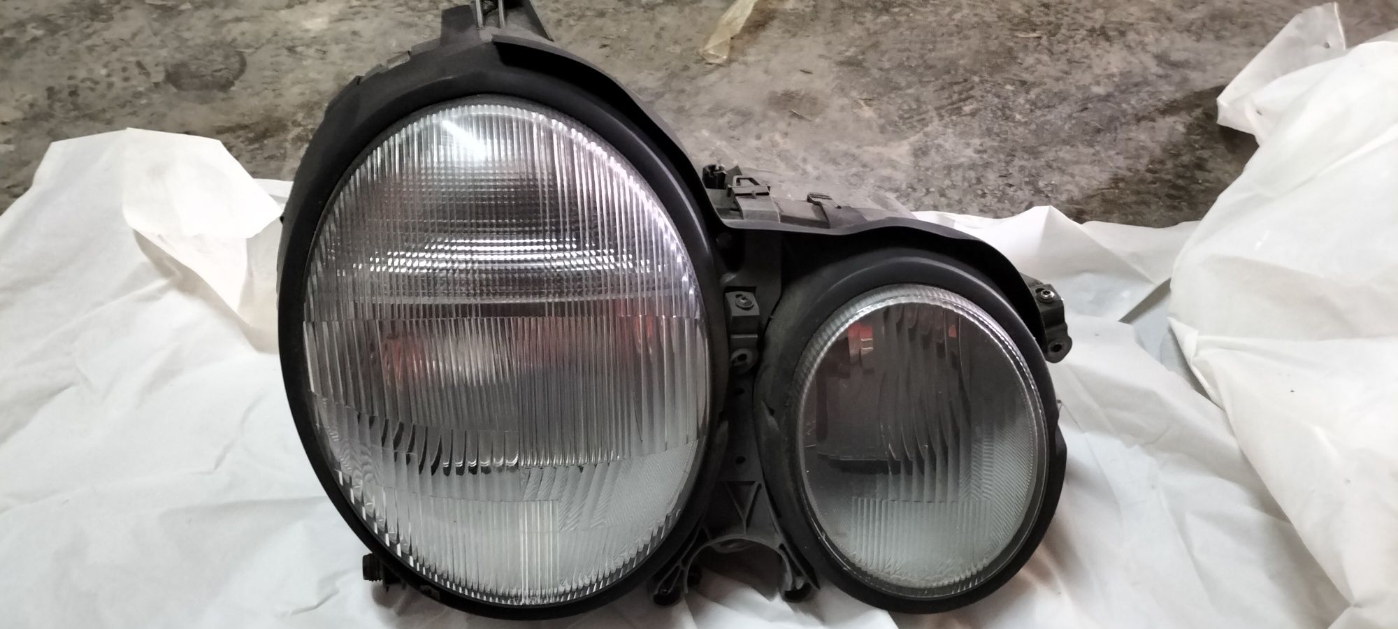 Ótica Mercedes Benz E300