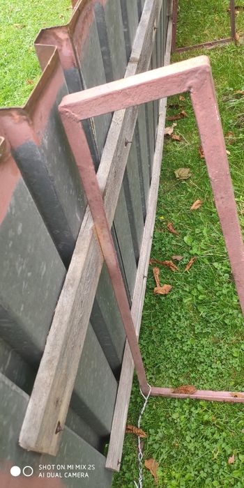 Dach z grubej blachy trapezowej gotowy do zawieszenia