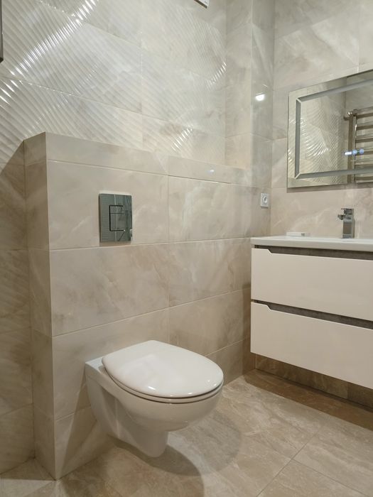 Професійний плиточник.