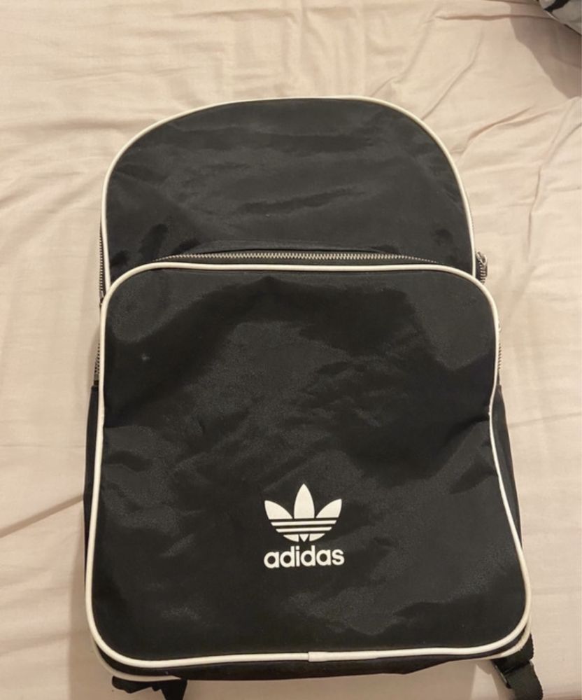 Mochila Adidas nova