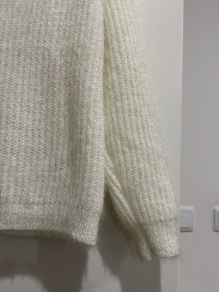 Camisola de lã cor branca