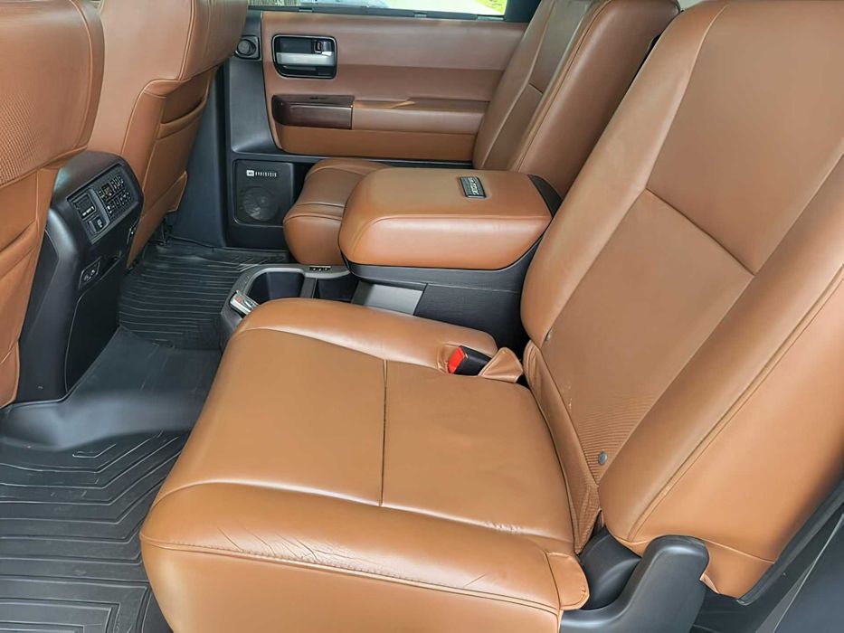 Toyota Sequoia      2014