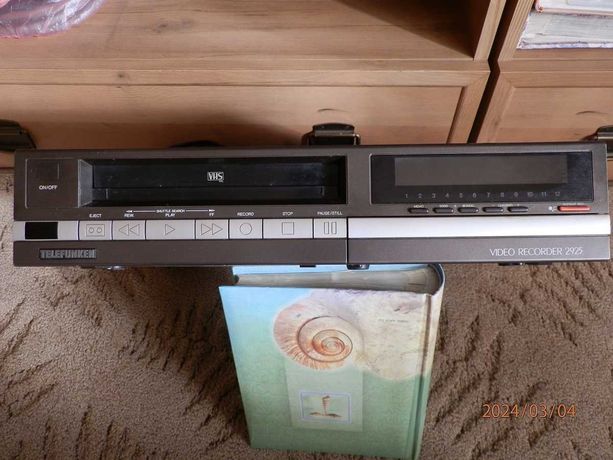 Magnetowid VHS firmy Telefunken  prod. japońskiej  z 1985 roku