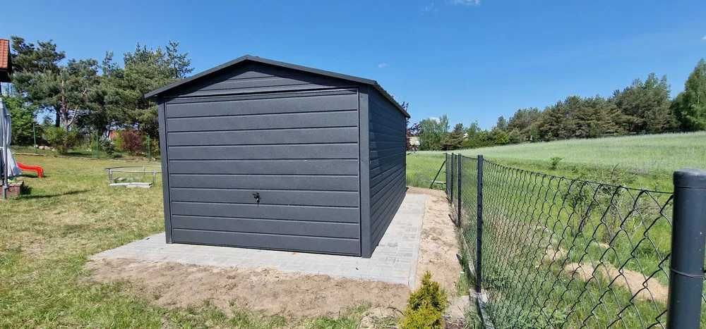 Mały Ładny Garaż Blaszany Drewnopodobny/ Schowek/ Garaże – Maj-Blach