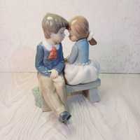 Prezent  Figurka Lladro -Pierwsza miłość, czyli Dwoje na ławeczce