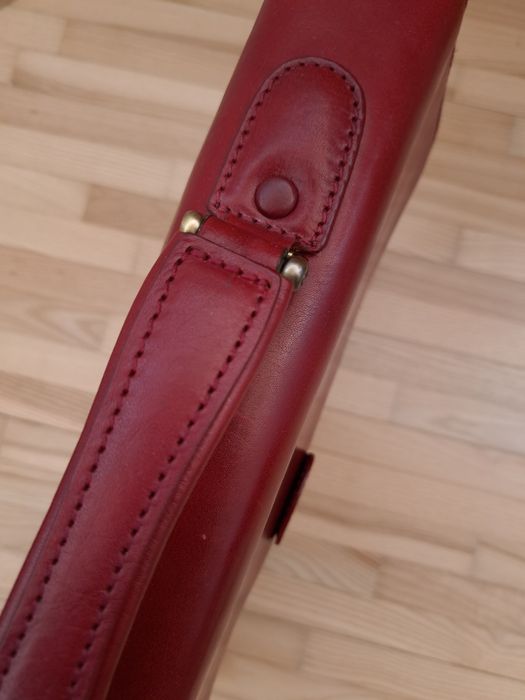 Жіночий шкіряний портфель, Італія