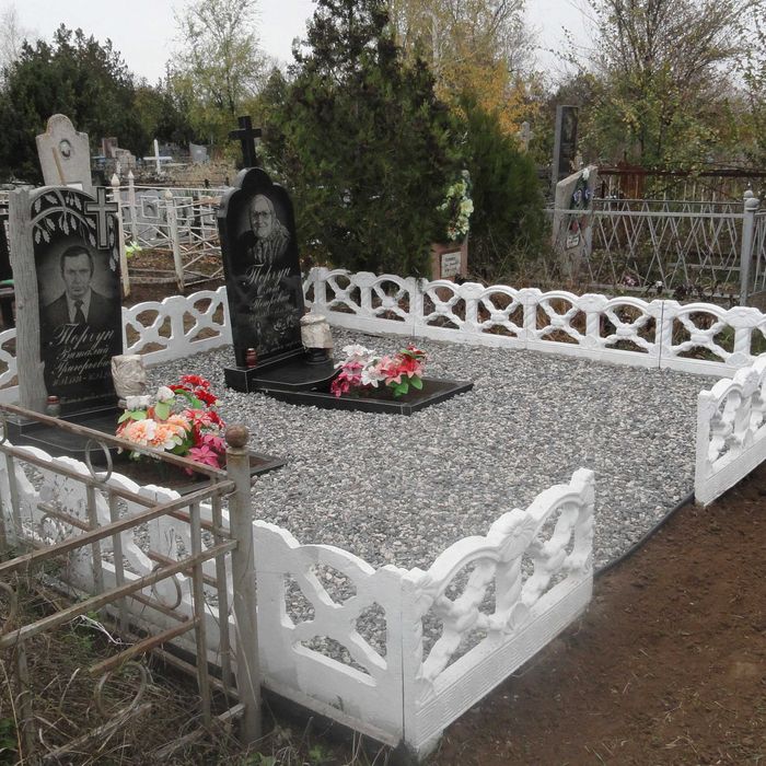 Уборка могил в Кривом Роге