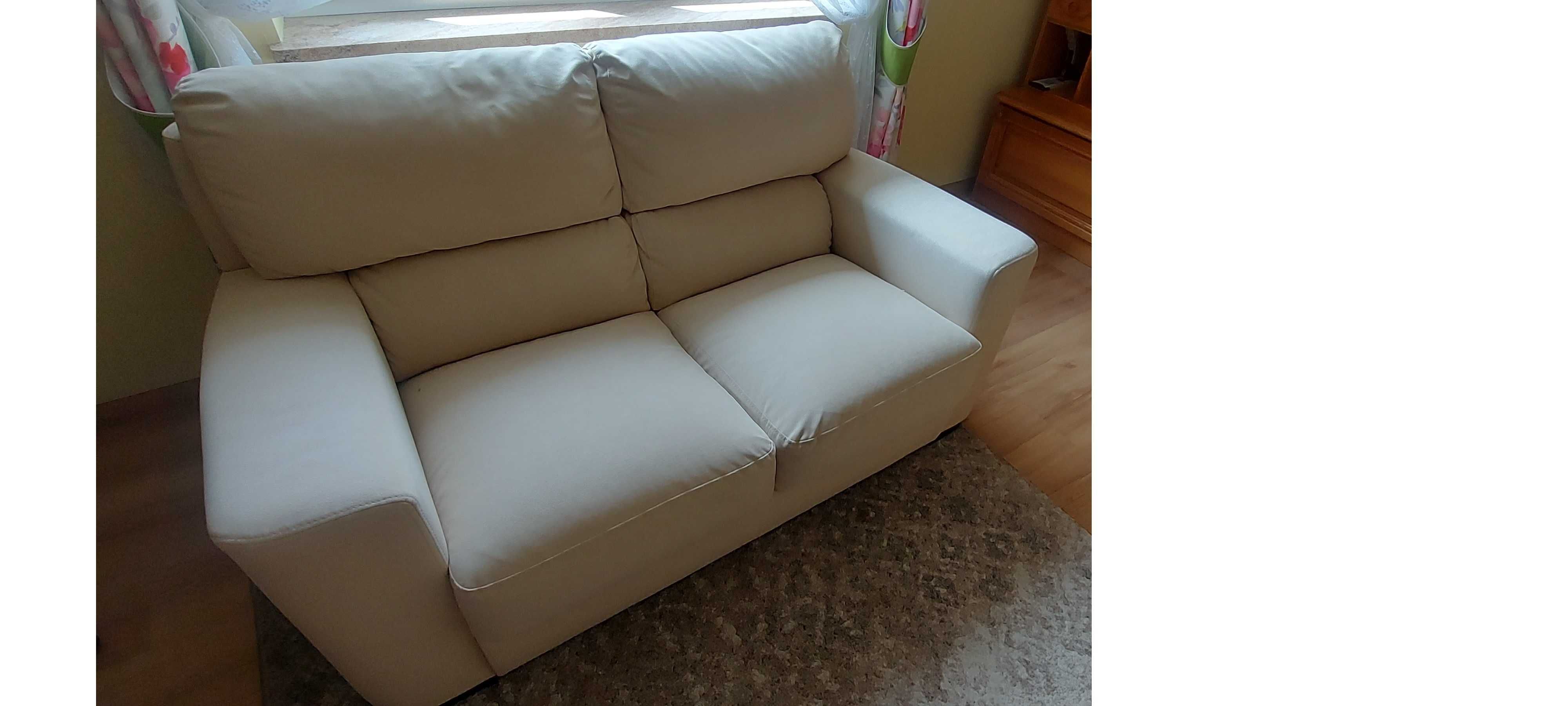 Wypoczynek (dwuosobowa sofa plus dwa fotele)