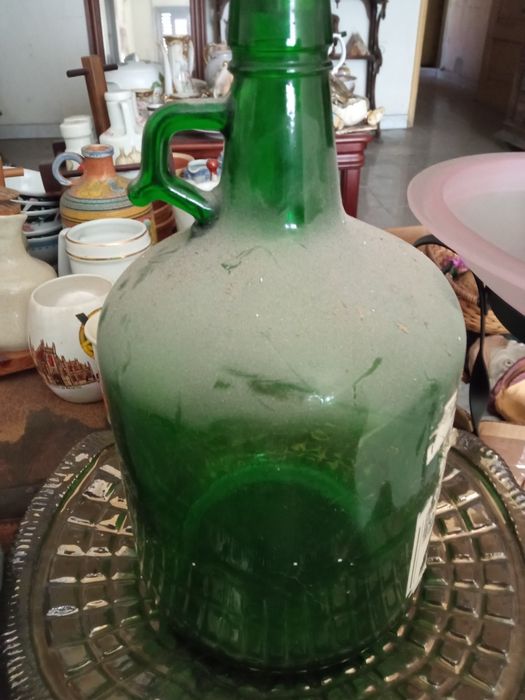 Louças, móveis, espelhos, cerâmica pintura etc.