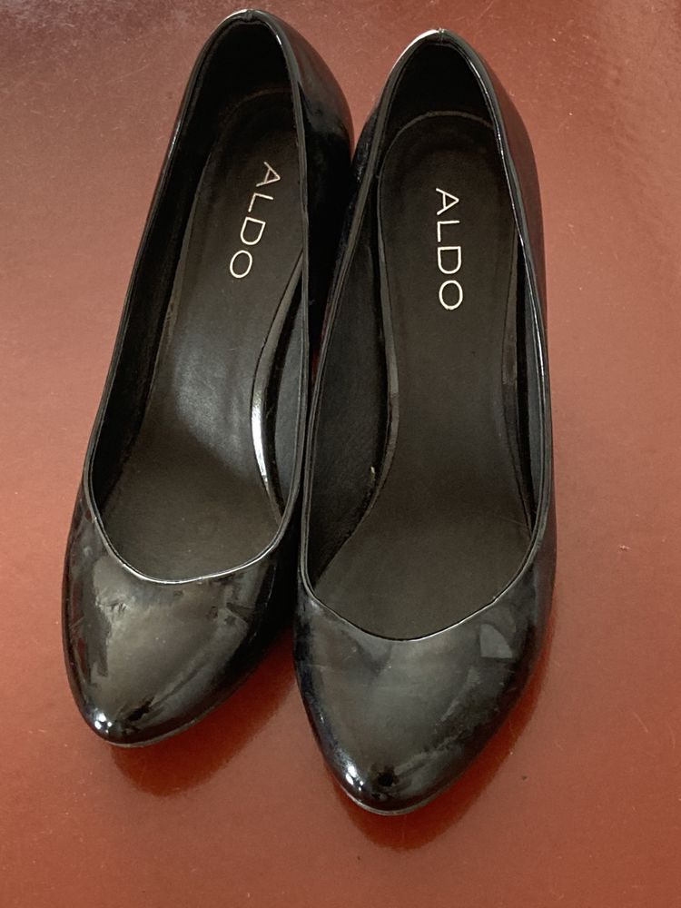 ALDO 38 Sapatos verniz pretos de tacão