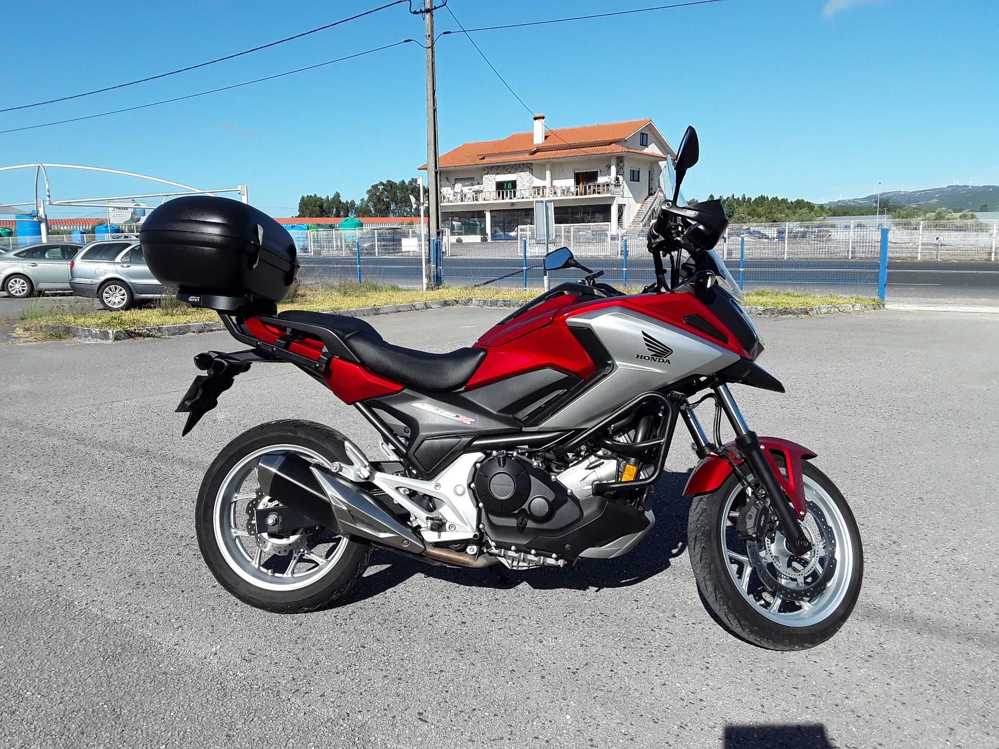 Honda NC750X só 23.000Kms