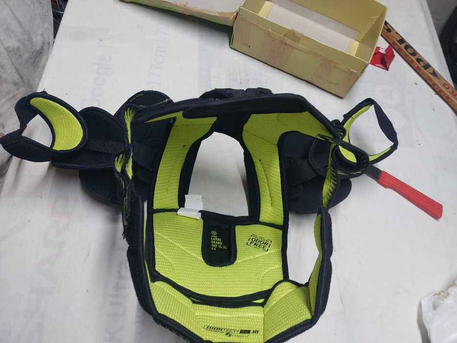 Naramiennik  hokejowy Warrior Alpha .rozm. L.