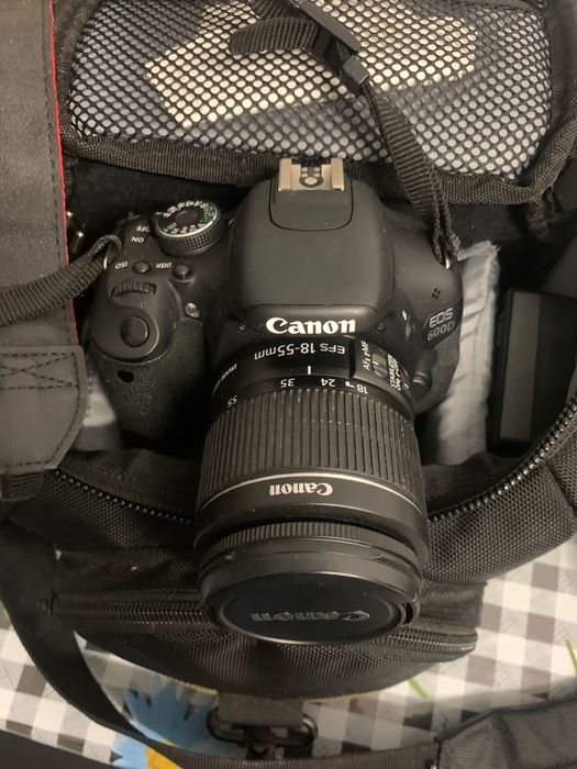 Canon EOS 600D com lente