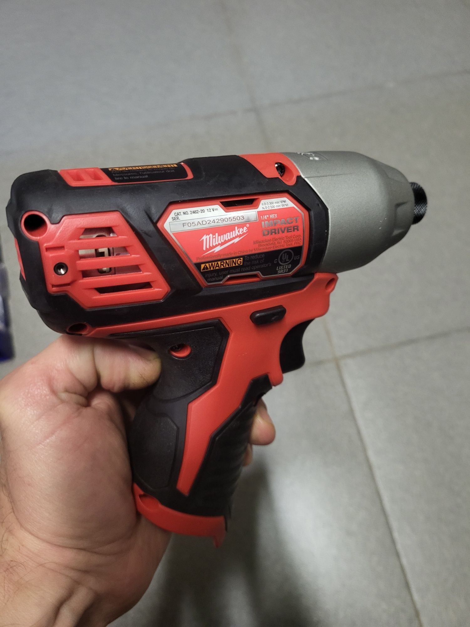 Milwaukee 2462 M12 шуруповерт імпакт гайковерт