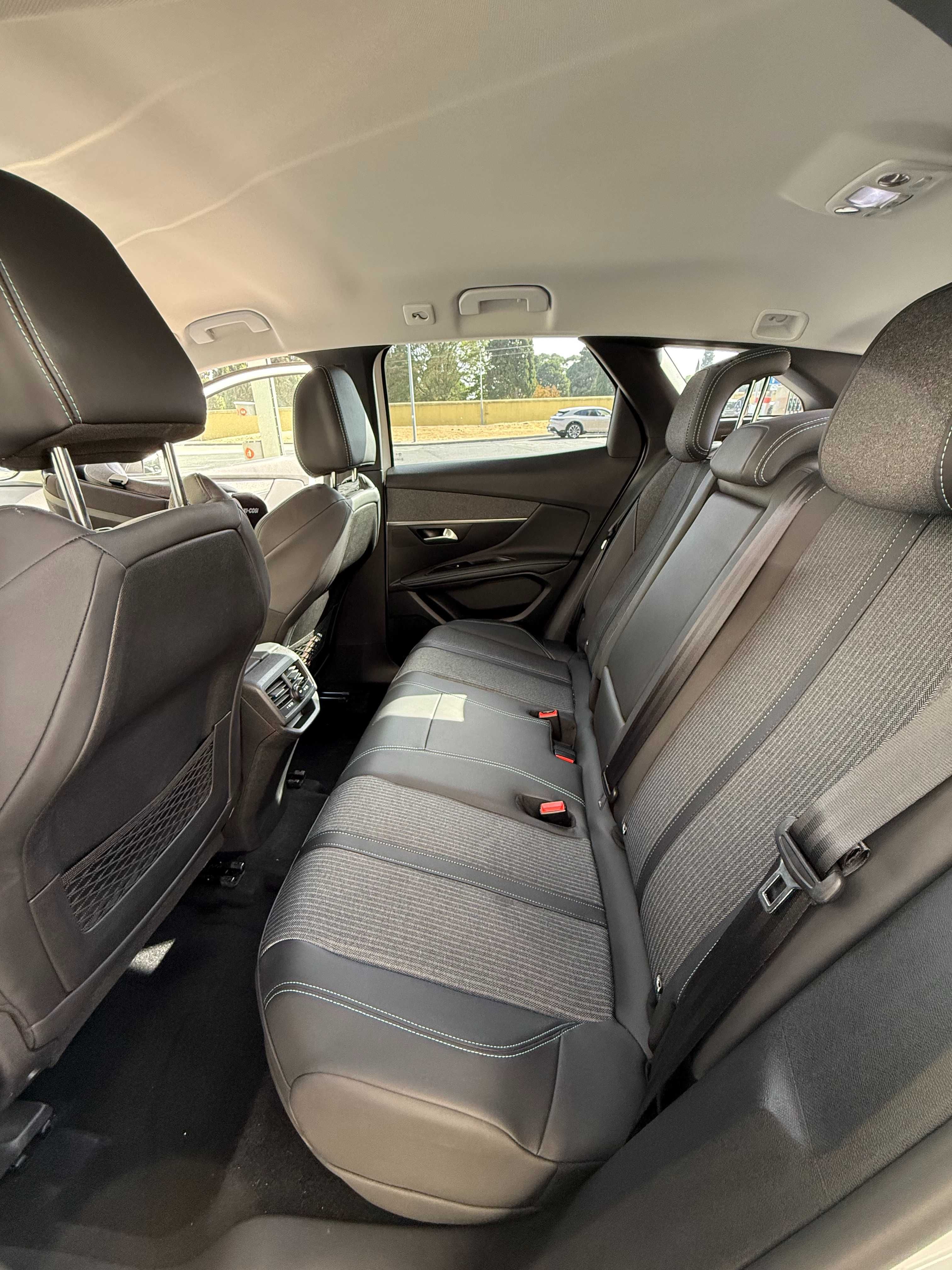 Peugeot 3008 Hybrid Allure Pack 2023 • 225cv • Plug-in • 22.800km