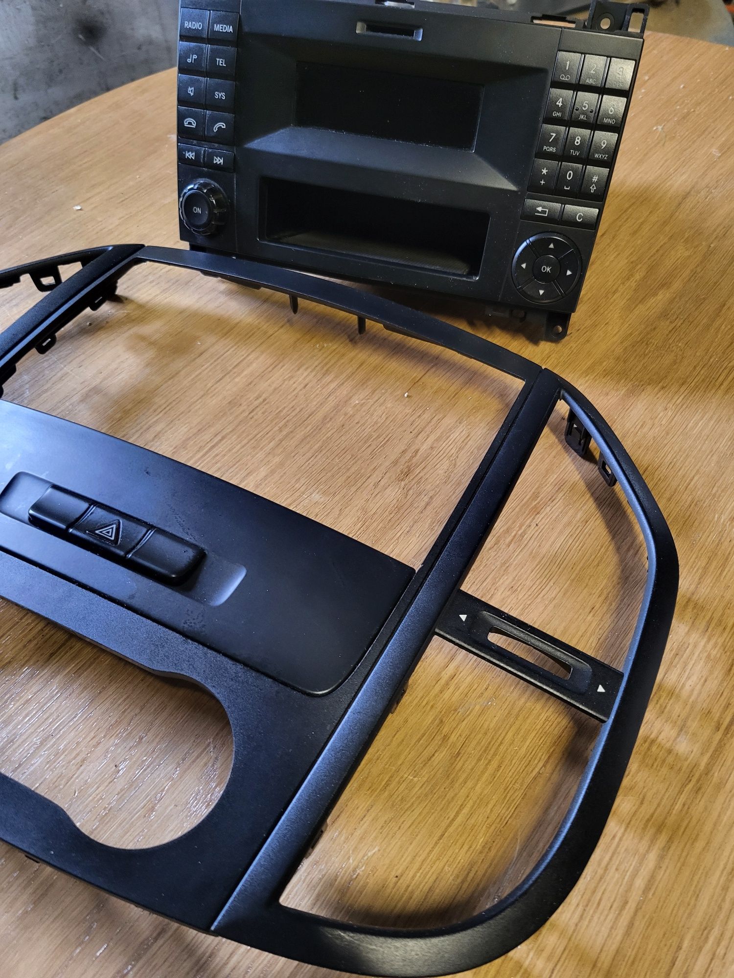 Radio  oryginał Mercedes Vito w447 z ramka