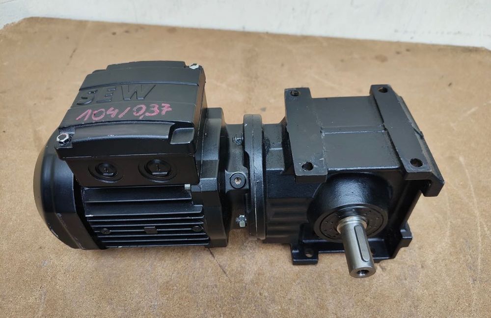 Motoreduktor 104/min., 0,37 kW