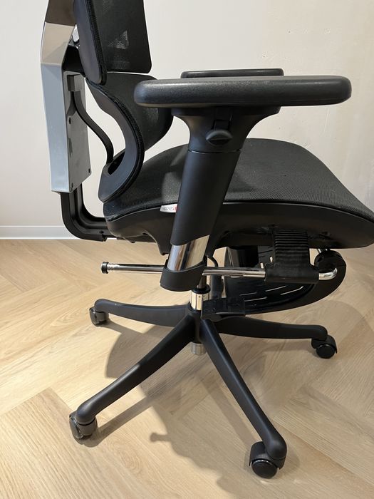 Офісне крісло в ідеальному стані