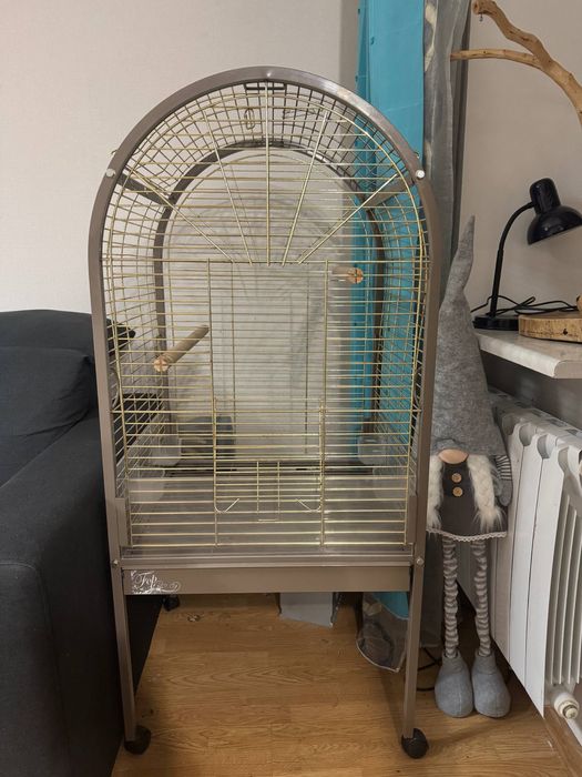 Велика клітка для папуги