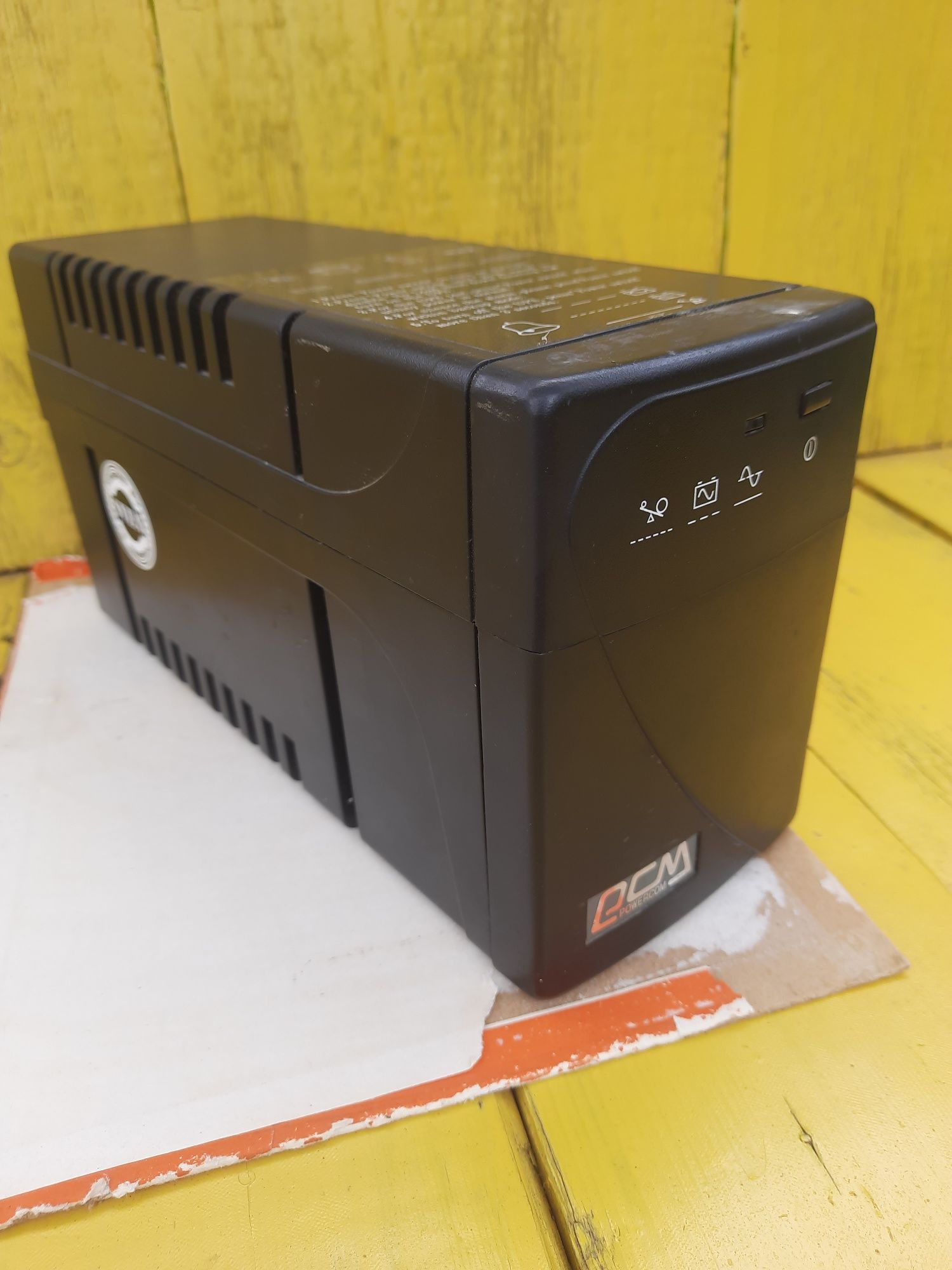 ИБП Powercom (безперебойник)