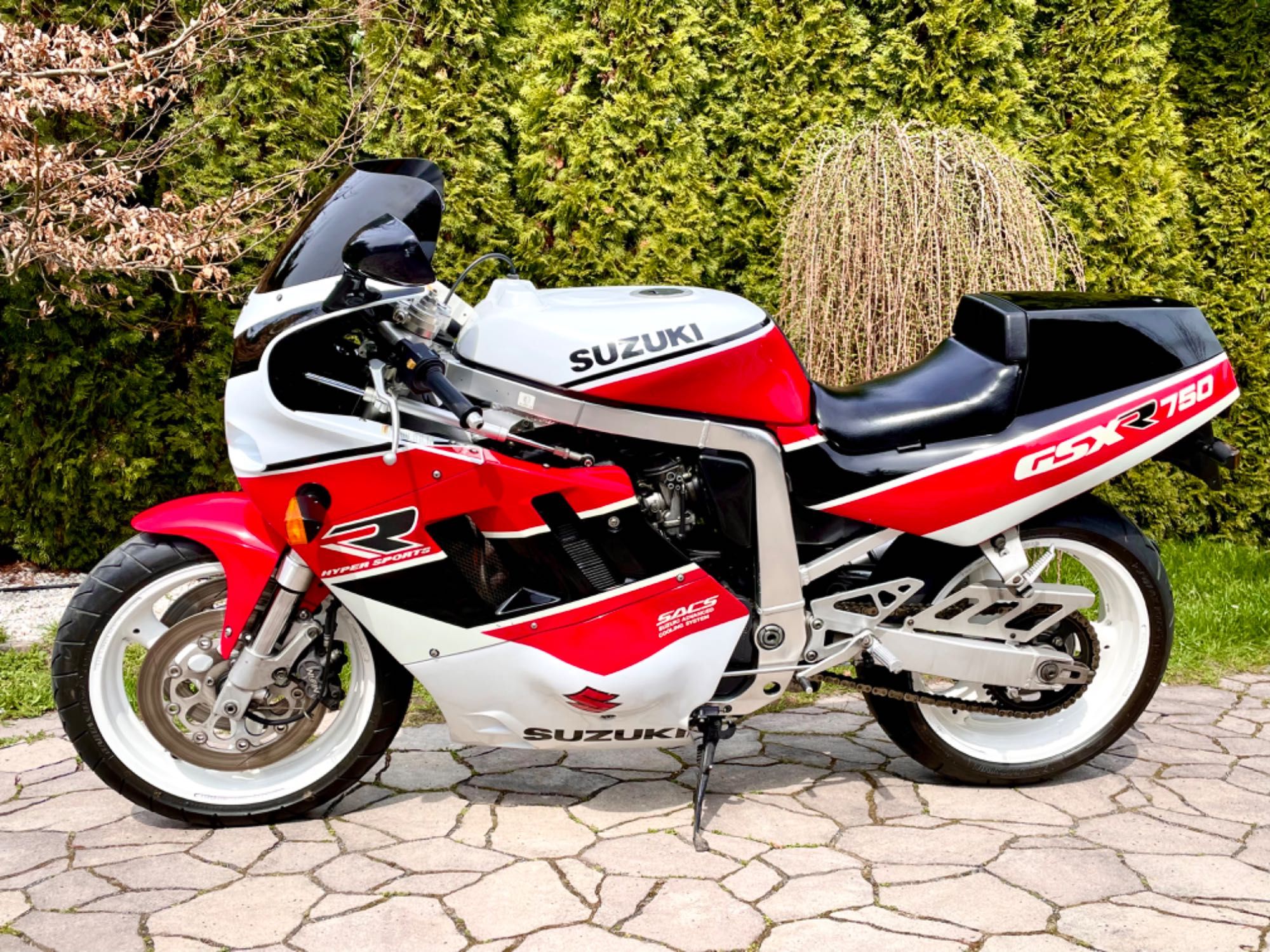 Piękne Suzuki GSXR 750 olejak