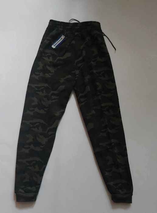 Spodnie męskie dresowe c. moro ocieplane meszek Dunauone R-4723 r. 3XL