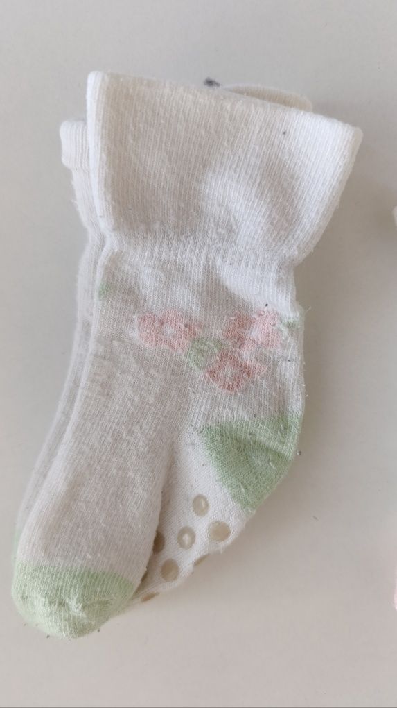 H&M skarpetki niemowlęce w kwiatuszki roz. 0-6m