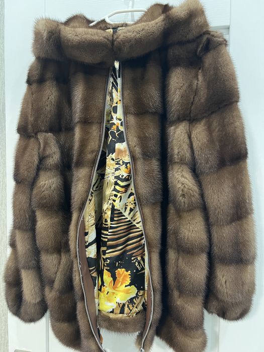 Норковая шубка с капишоном на змейкер.46-48