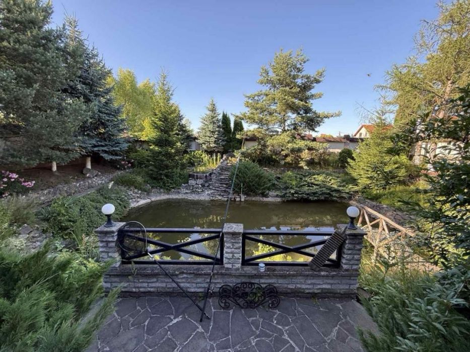 Продам добротний цегляний будинок.