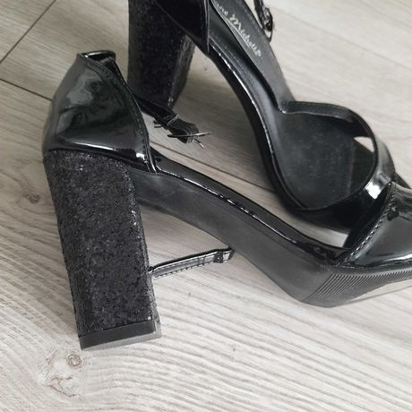 Sandałki nowe 40 czarne eleganckie na słupku