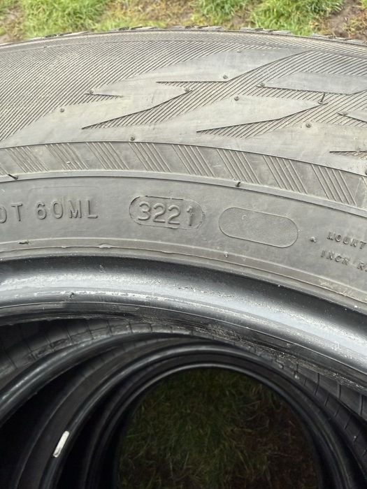 Шини зимові  235/60R18