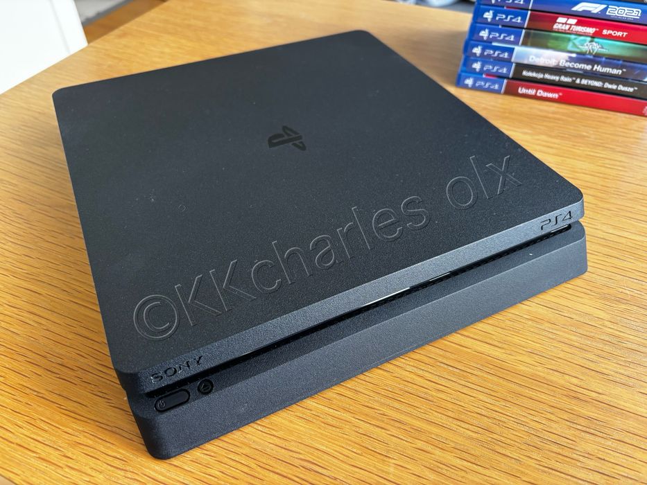 Playstation 4 + pad + stacja + 12 gier