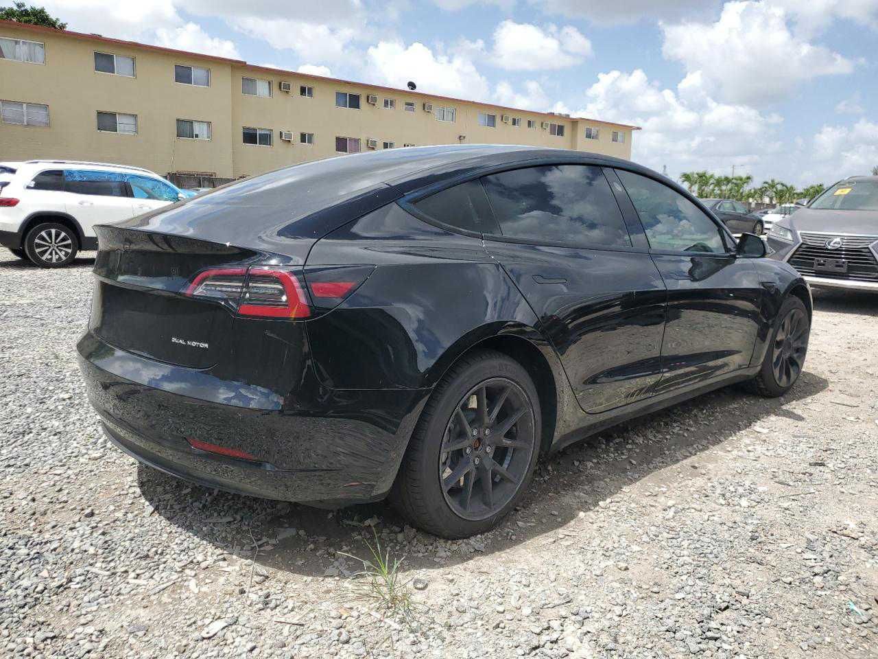 Tesla Model 3, 2021 року • Чорна • Львів