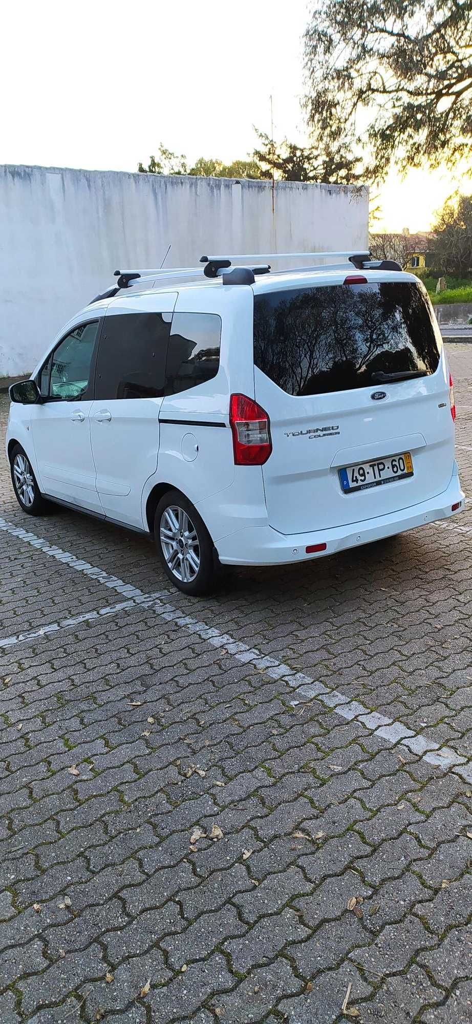 Ford Torneo Courier Ecobost Titanium