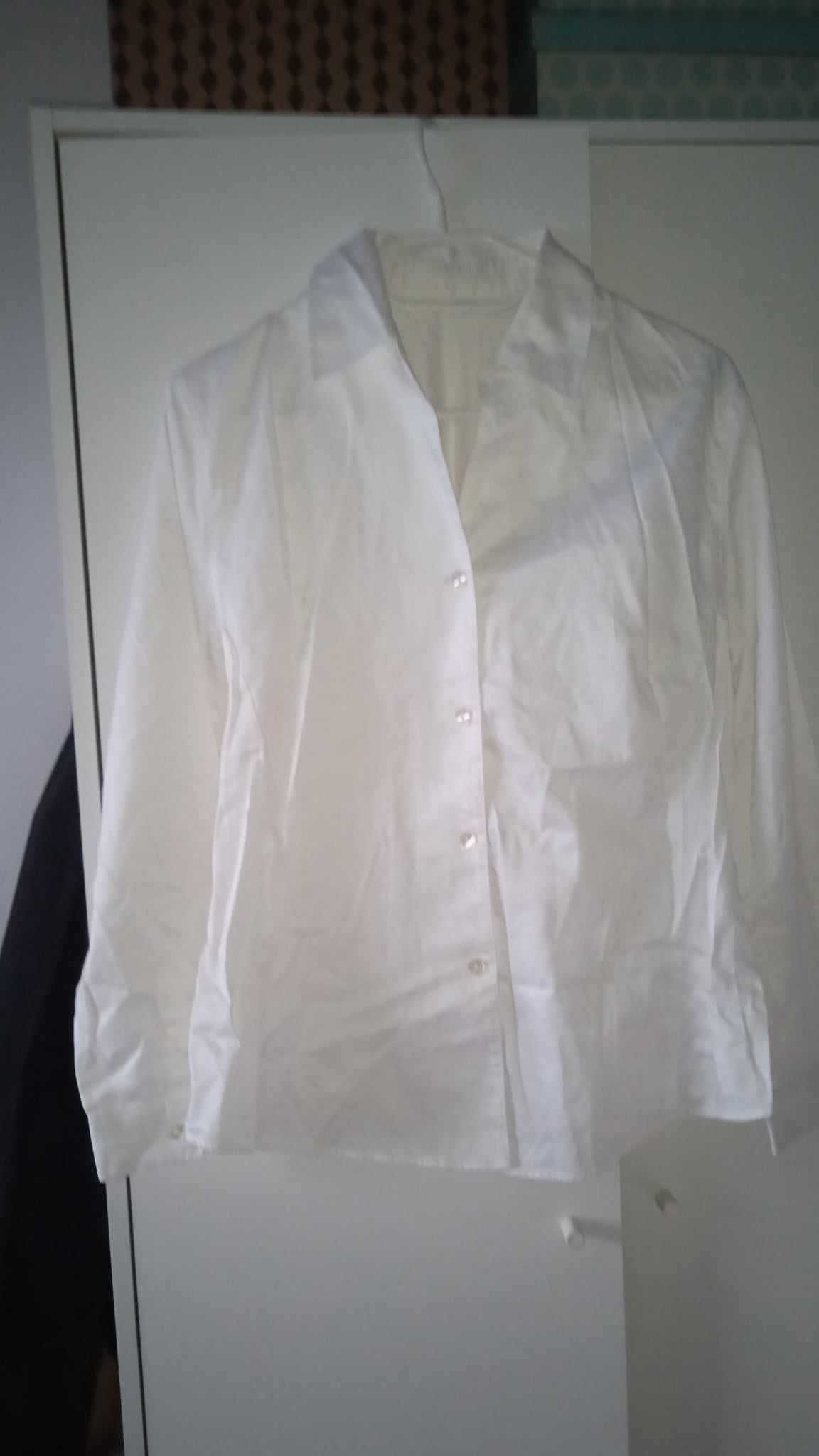 biała bluzka koszulowa