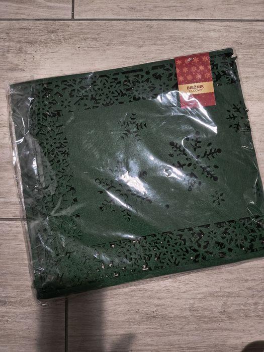 Bieżnik filcowy świąteczny na stół zielony