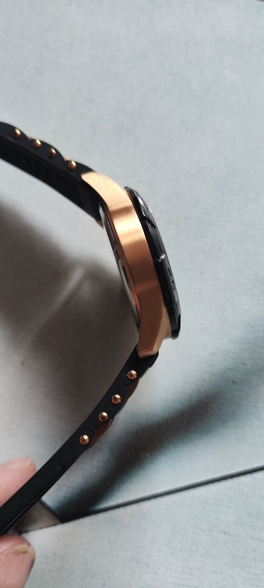 Zegarek GUESS czarny + różowe złoto 330feet Japan