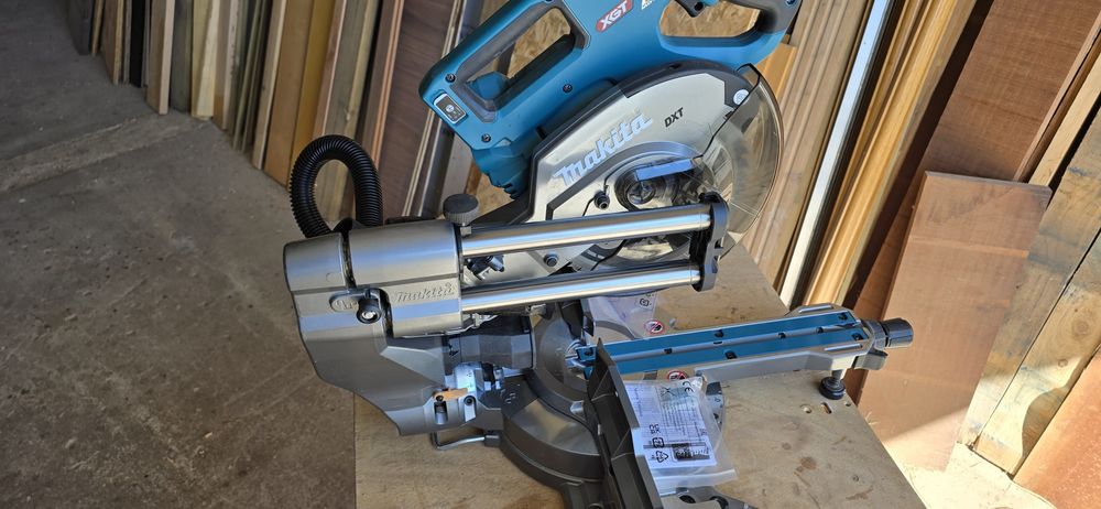 Makita, serra esquadrias LS002G 40V usada