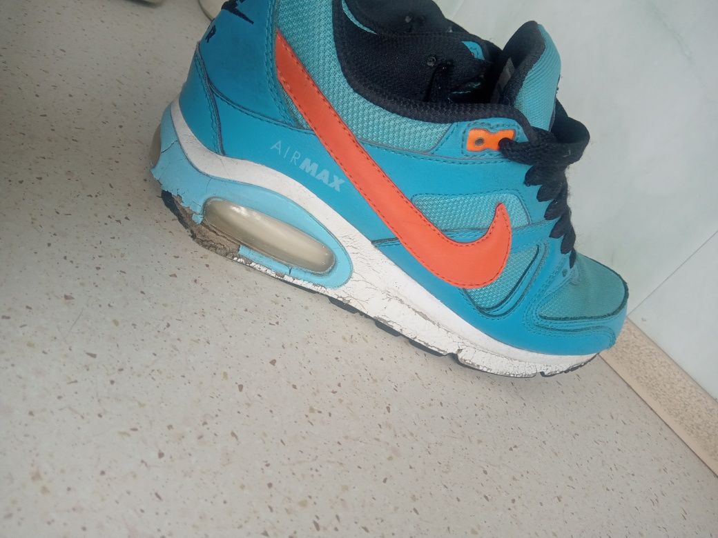 Uszkodzone buty Nike air max rozmiar 37.5