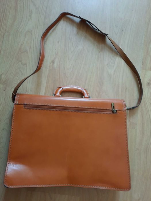 Мужской новый кожаный портфель.