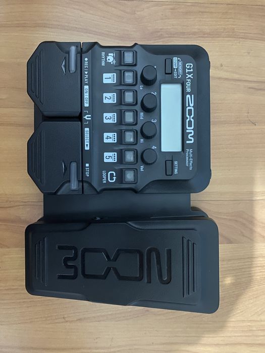 Pedaleira Zoom G1x Four