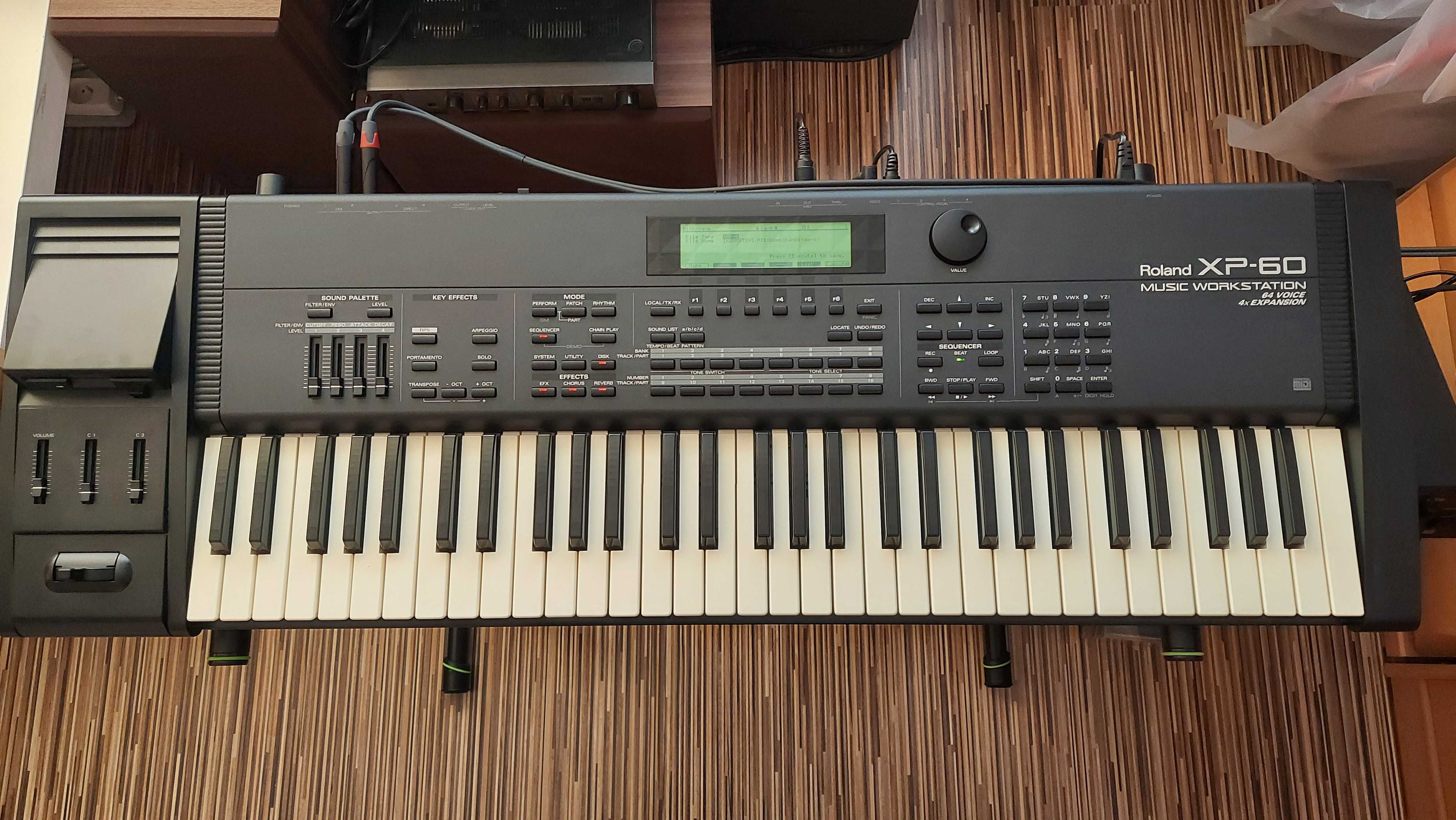 Roland XP-60 syntezator - stan idealny + case