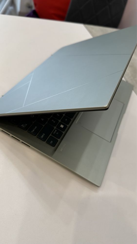Продам ультрабук, ноутбук Asus ZenBook 14